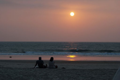 couple-on-the-beach-at-sunset